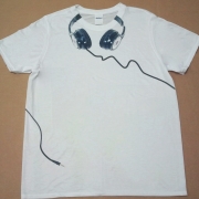 Sublimation print on the collar and around the side