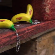 Llavero antiestrés Banana personalizado en tampografía a 2 colores. Cod. S0814