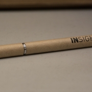 Bolígrafo de papiro con punta táctil personalizada en tampografía a 1 color. Cod. HI91621